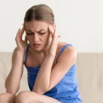 5-priznaku-ze-vase-bolest-hlavy-je-covid.webp.webp
